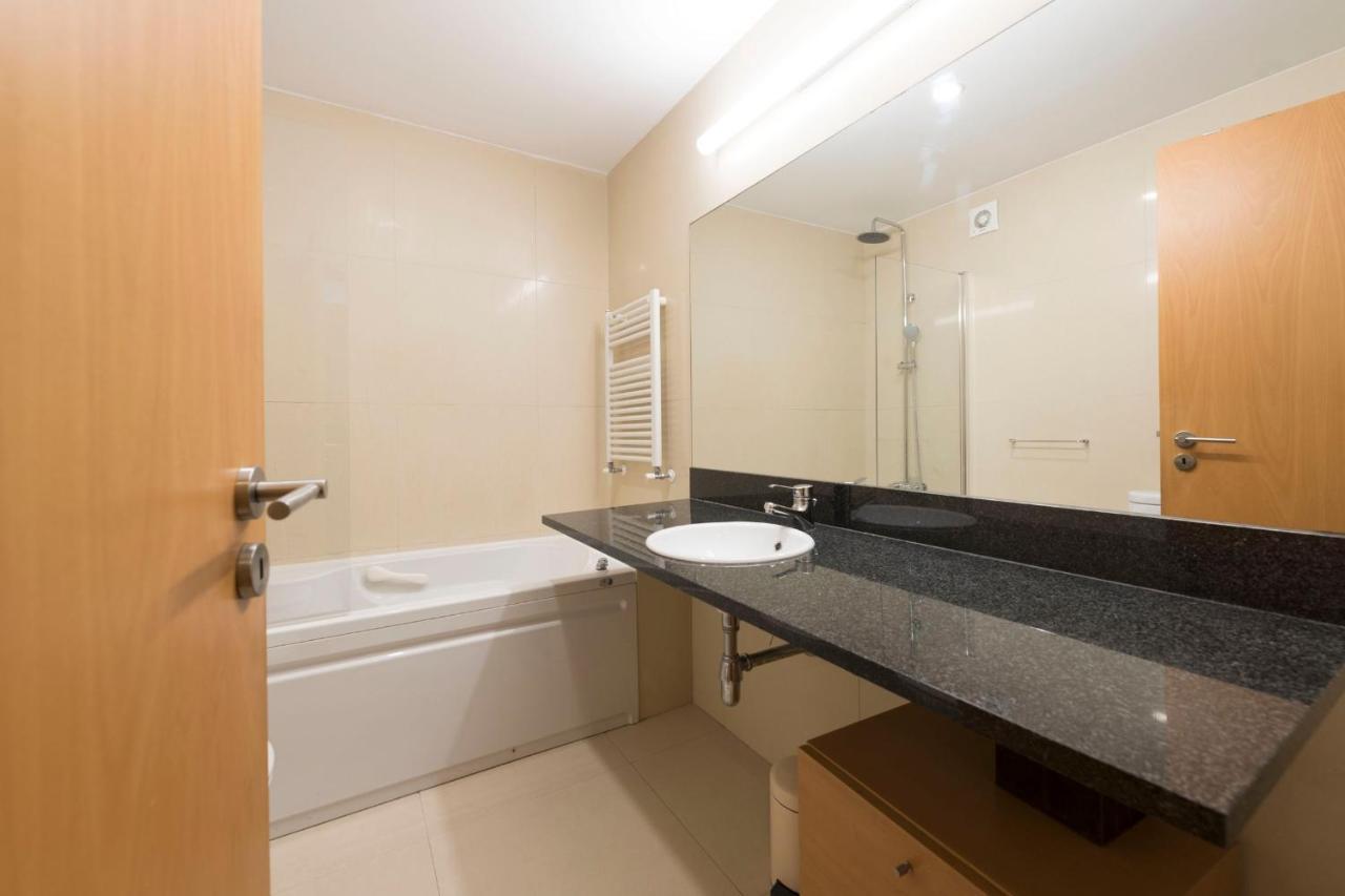 Lovelystay - Oporto Beach Apartment With 2 Free Parking Spots Matosinhos  Exterior foto